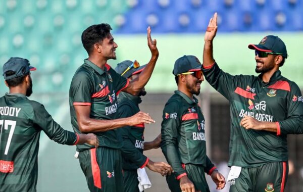 nahid rana celebrating wicket with teammates 26 04 2026